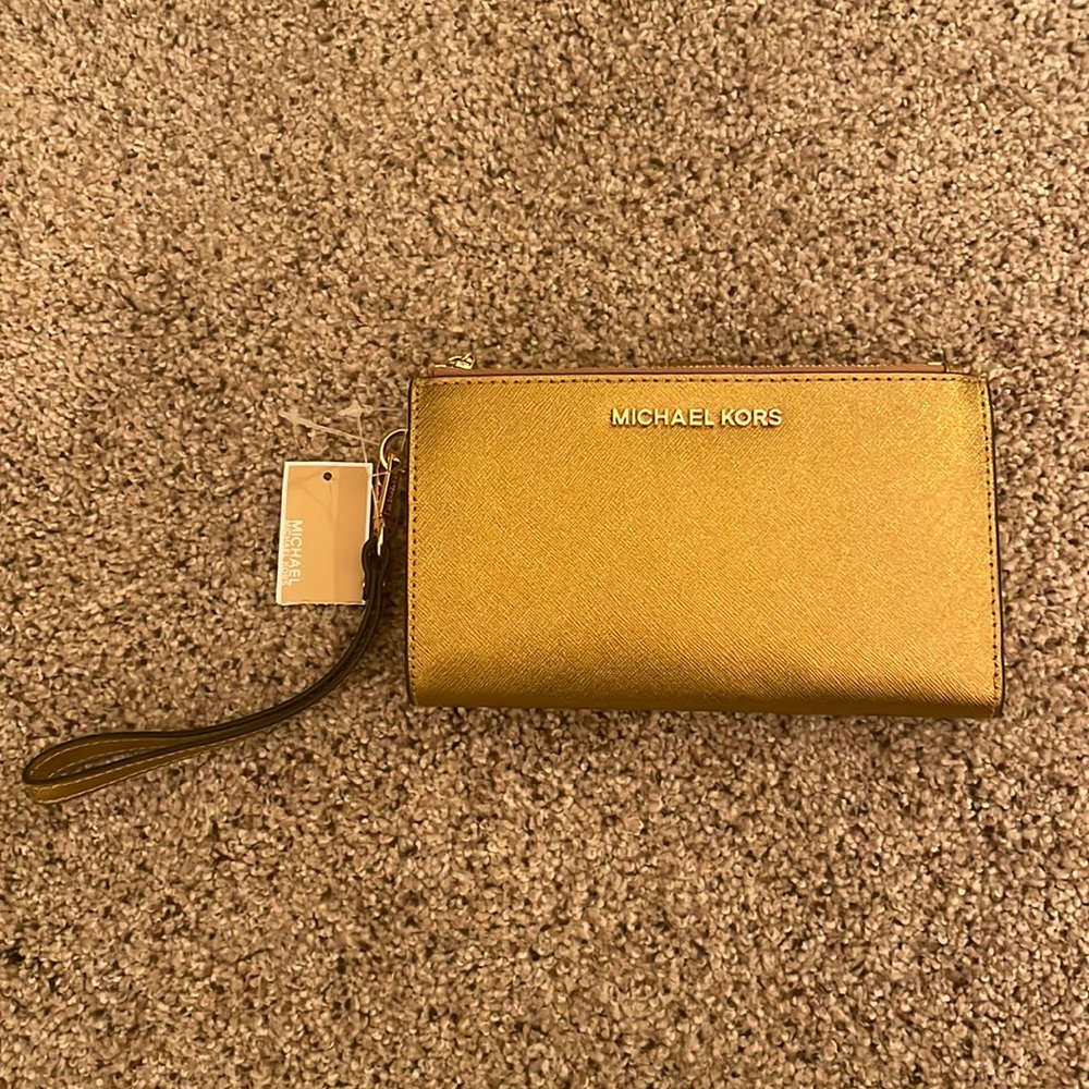 Micheal Kors wristlet